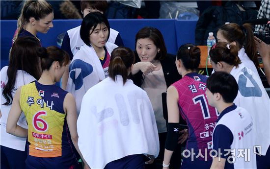 [포토]작전 지시하는 박미희 감독