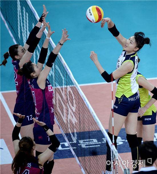 [포토]양효진, '방향만 바꾼 팁 공격'