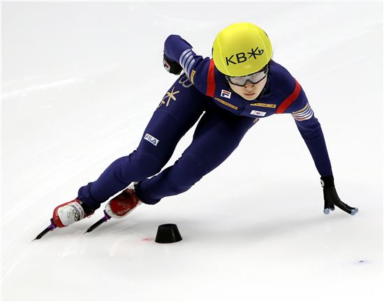 최민정, 쇼트트랙 월드컵 2차 대회 여자 1500m 금메달