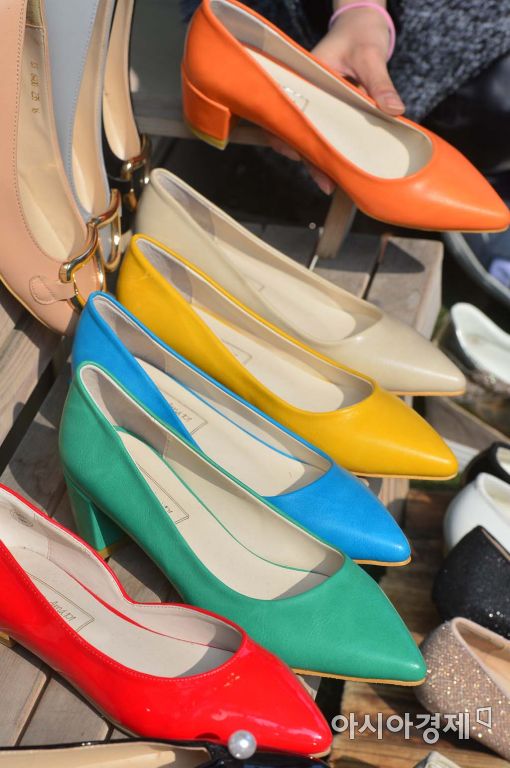 [포토]계절의 시작은 여자의 발에서부터 