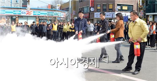 [포토]광주 남구, 직장민방위대 화재 진압 훈련