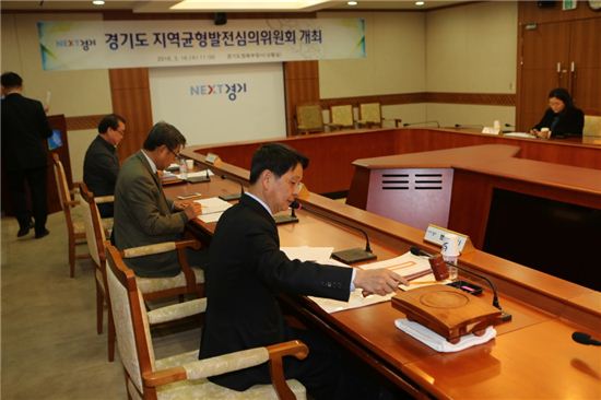 양복완 경기도 행정2부지사가 경기북부지역 균형발전심의위원회 회의를 주재하고 있다.