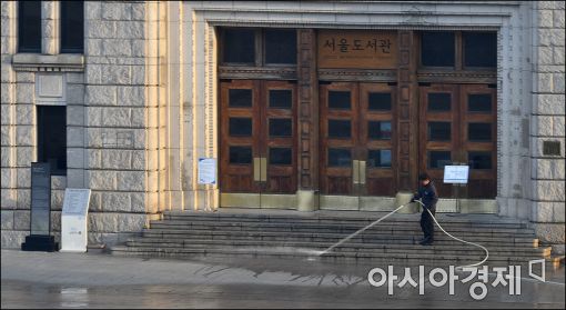 [포토]서울도서관, 새 봄 맞이 대청소