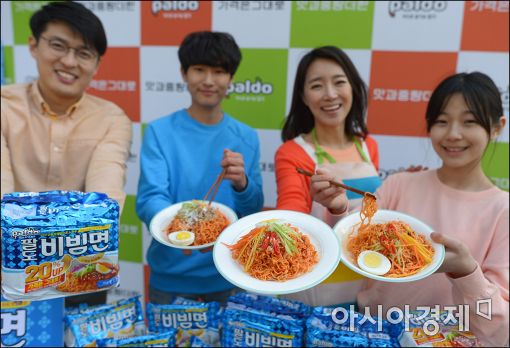 [포토]'팔도비빔면이 10억개나 판매~'