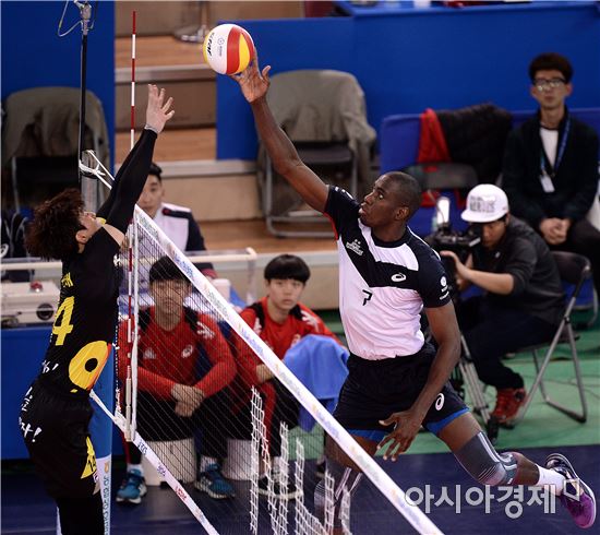 [포토]팁공격 시도하는 오레올