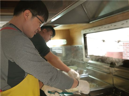 네네치킨, 한국보육원 등 3곳에 무료 치킨 나눔 행사 진행
