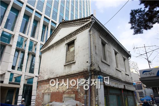 서울 중구 남대문로 소재 '최후의 2층 한옥상가'