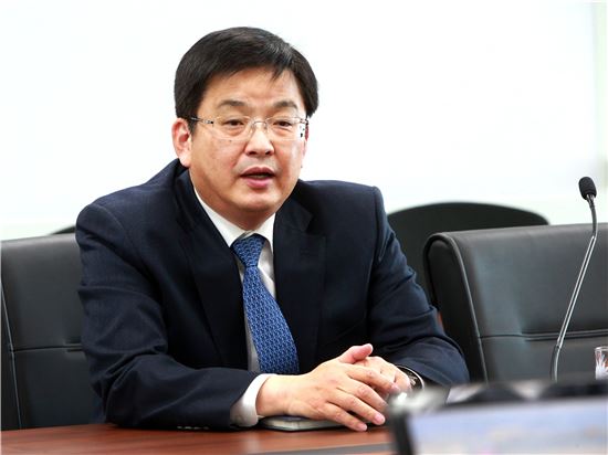 [인류, 핸들서 손 떼다] "차간거리 차선유지 기술이 자율주행 핵심" 