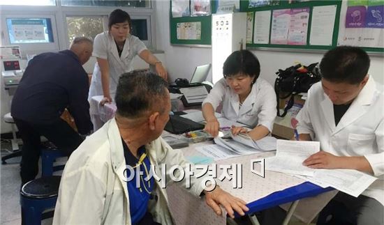 장흥군(군수 김성)은 오는 31일까지 보건지소 순회 암 검진 및 노인 건강검진을 실시한다.