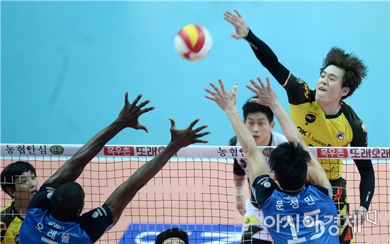 [포토]송희채, '블로킹도 소용없어'