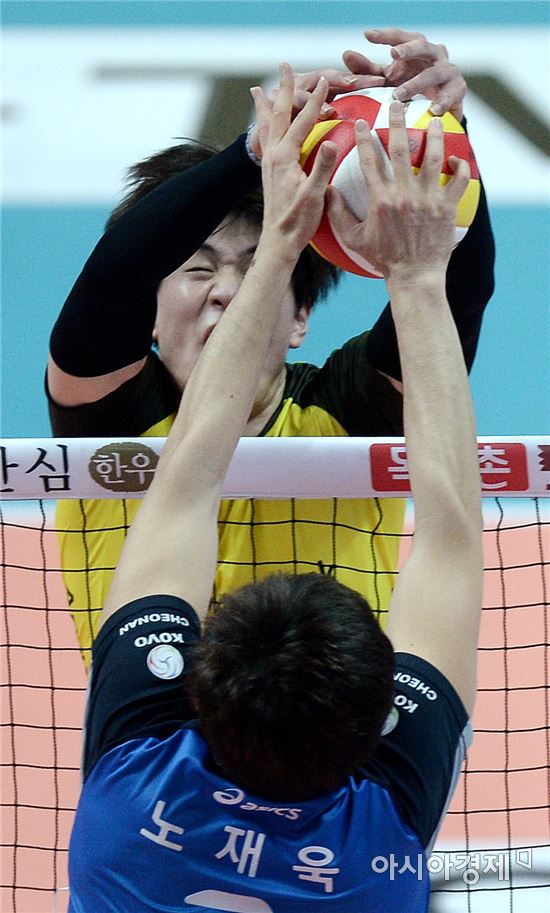 [포토]송희채-노재욱, '힘겨루기'