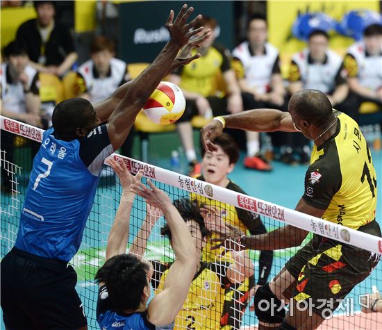 [포토]오레올, '시몬, 블로킹에 딱 걸렸어'