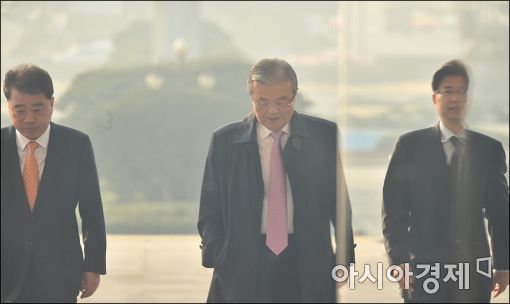 [포토]비대위 참석하는 김종인 대표