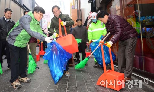 [포토]구석구석 깨끗하게 