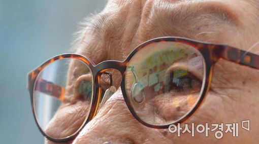 [포토]할머니 눈에 비친 수요시위 참가자들 
