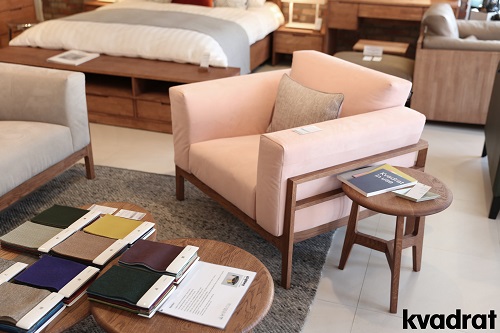 덴마크 명품 패브릭 크바드라트, 100HOME 원목소파로 출시