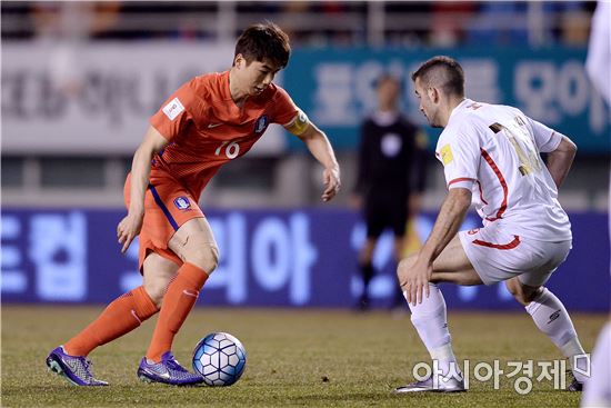 [포토]기성용, '막을 테면 막아봐'