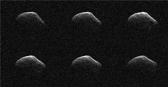 ▲벽돌과 배 모양을 담은 혜성이 지구에 360만km까지 접근했다.[사진제공=NASA]