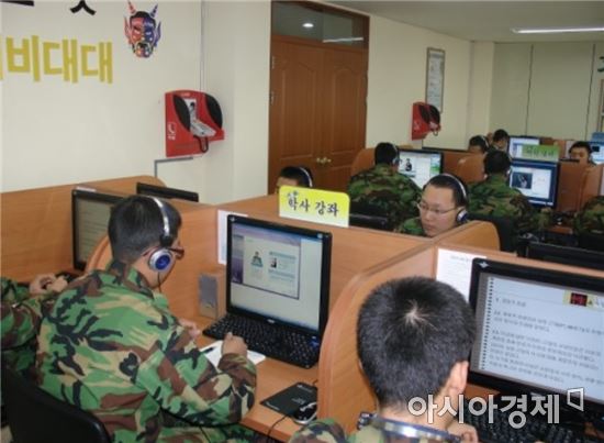현재 군부대에는 5248개의 PC방이 설치되어 있고 인터넷 PC는 4만8617대가 구비되어 있다. 
