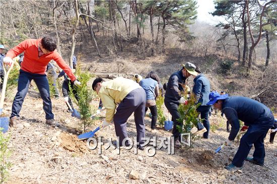 [포토]광주 남구, 제71회 식목일 나무심기 행사 개최