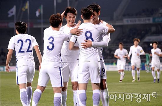 한국-알제리, 한국 3-0 승리…문창진 멀티 골 '맹활약'