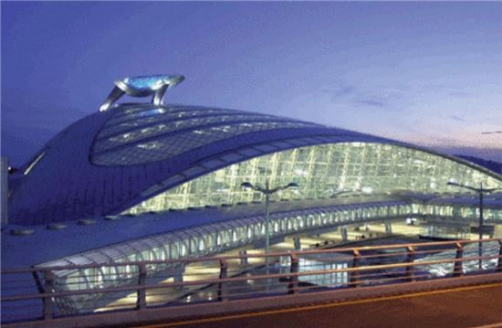 인천공항 개항 15주년…"2030년 여객 1억 성장 목표" 