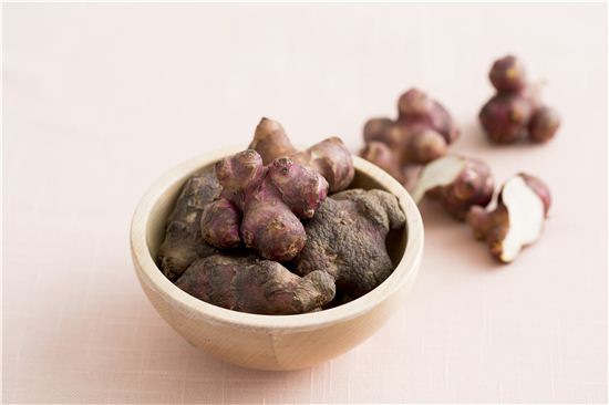 [슈퍼마켓 돋보기] 자세히 보아야 예쁘다. '돼지감자'