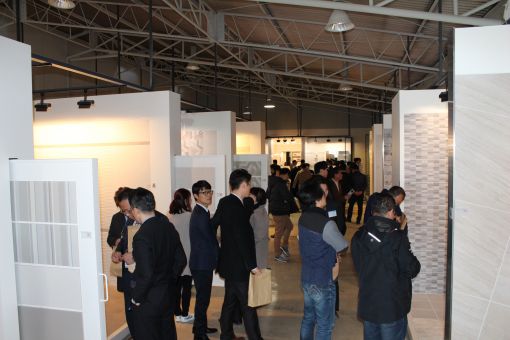 아이에스동서 "생활의 트렌드를 타일에 입히다"