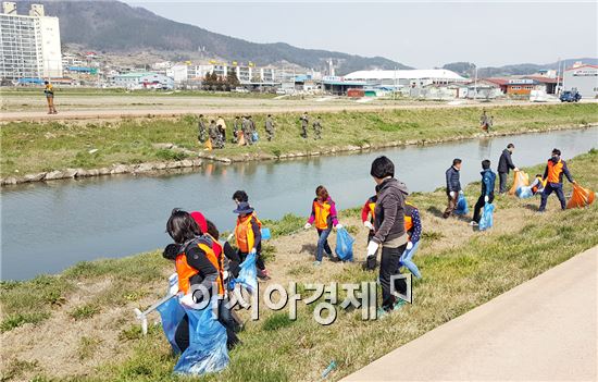 진도군, 민·관 1,300명 참석…봄맞이 대청소 실시