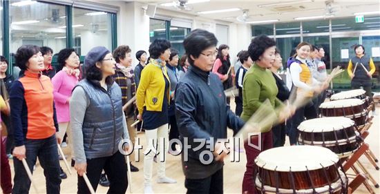 장흥군, 4050건강동아리 ‘정남진 난타’인기