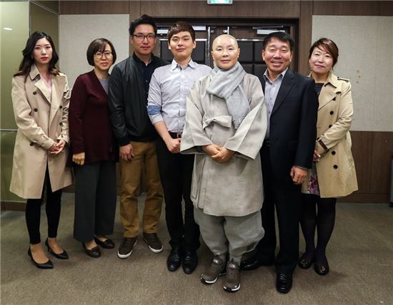 정목 스님 성북구 직원 위해 힐링 마이크 잡다