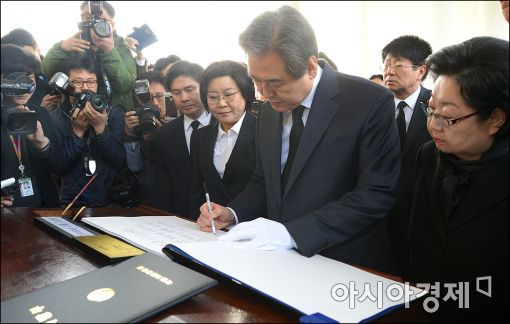 김무성, 선거 이틀째 野 심판론…단일화에 "제정신 아니다"