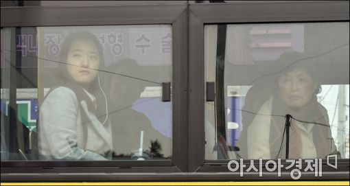 [포토]궁금한 버스 밖 세상