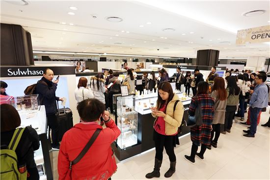 갤러리아면세점63, 5000명 중국인 관광객으로 '문전성시' 