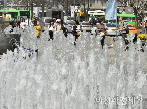 [포토]광화문광장 바닥분수, 본격 가동