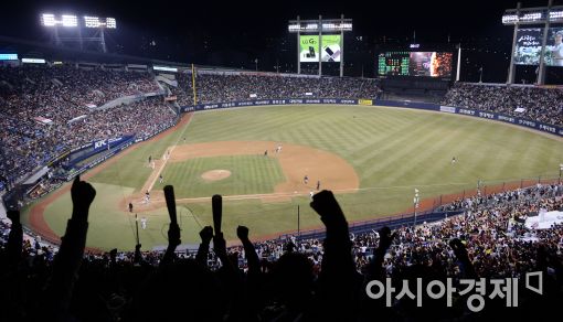 [포토]팬들로 가득 찬 잠실야구장