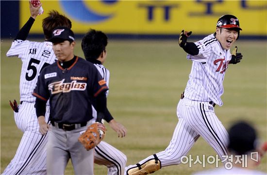 [포토]양석환의 끝내기, '희비교차의 순간'