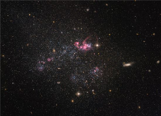 ▲허블우주망원경이 왜소은하 UGC 4459의 모습을 포착했다.[사진제공=NASA]