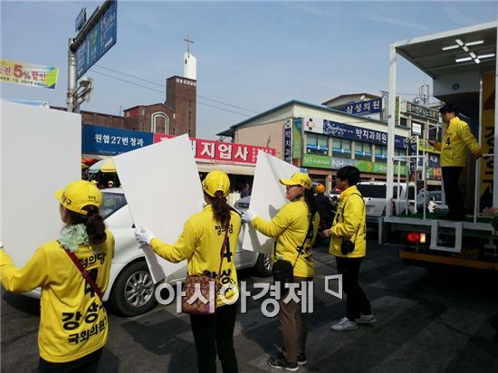 전북 김제에서 선거운동중인 정의당 선거 운동원들