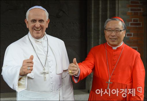 [포토]염수정 추기경, 프란치스코 교황과 포즈