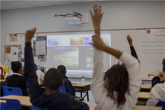 미국에 위치한 한 학교에서 수업을 받고 있는 아이들의 모습(블룸버그 제공)