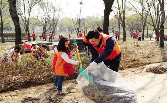 SK건설, 봄맞이 서울숲 가꾸기 가족봉사활동 실시