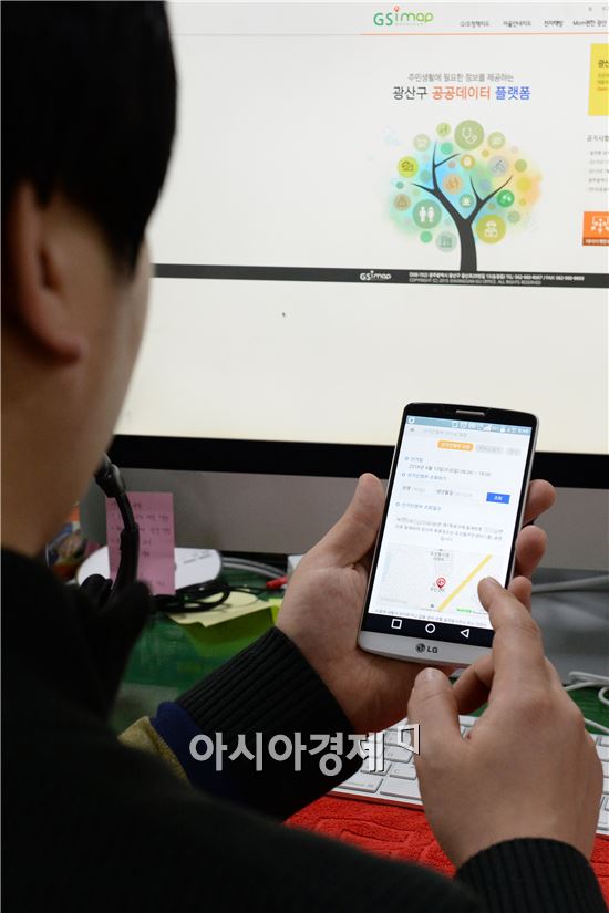 광주 광산구(구청장 민형배)가 오는 13일 치르는 제20대 국회의원 선거의 투표소 정보를 스마트폰으로 확인하는 모바일 서비스를 5일부터 제공한다. 
