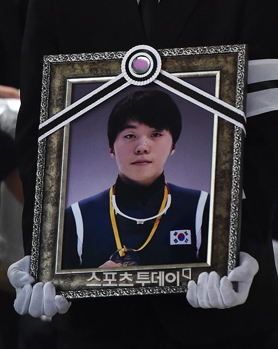 청룡장 김연아, 故 노진규 쇼트트랙 국가대표 선수 기리며 '눈물'