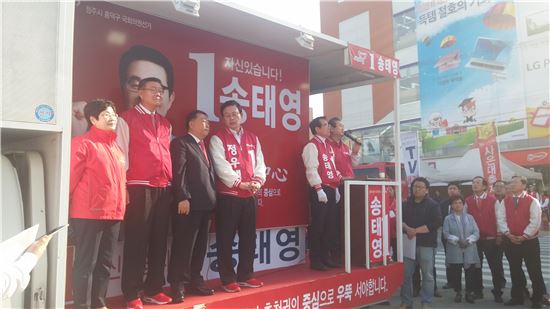 김무성, 野 중진 상대할 충청권 격전지서 '변화' 호소(종합) 