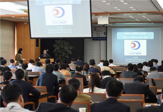한국무역협회는 6일 삼성동 트레이드타워에서 한국외대 중앙아시아 연구소와 공동으로 '터키-중앙아시아지역 시장진출 세미나'를 개최했다. 