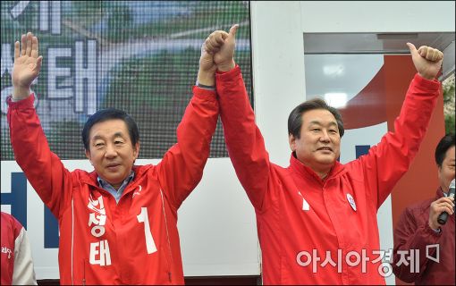 김무성 새누리당 대표와 김성태 의원(왼쪽)