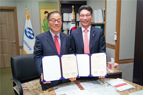 조선대학교(총장 서재홍)가 영광군수산업협동조합(조합장 김영복)과 산학 협력을 통한 지역사회 발전과 인재 양성을 위해 협약을 맺었다.