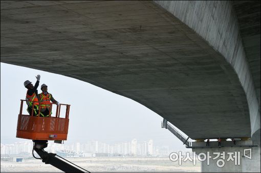 [포토]교량 안전점검 확인하는 황교안 총리