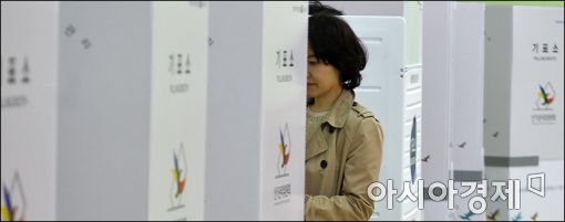 [포토]투표하는 시민